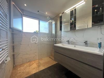 Appartement - 99 m² - 5 pièces