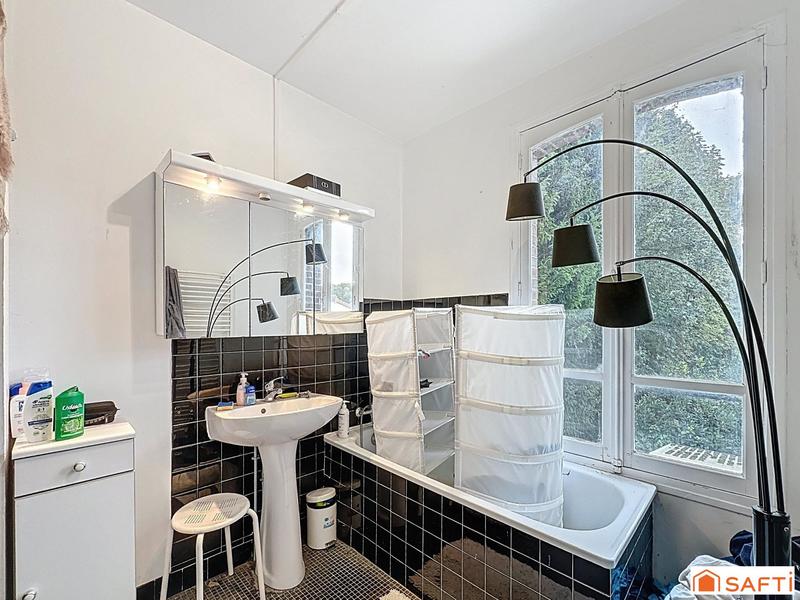 Maison - 220 m² - 7 pièces