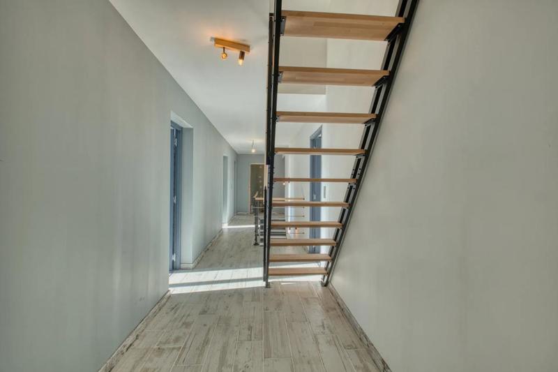 Maison - 270 m² - 9 pièces