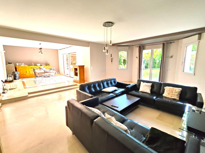 Maison - 250 m² - 9 pièces