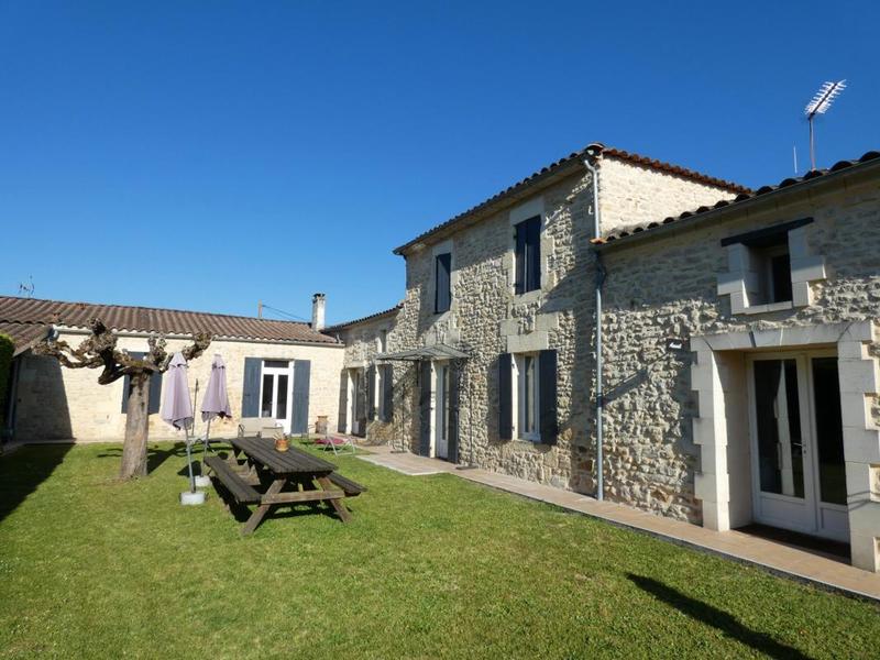 Maison - 300 m² - 7 pièces