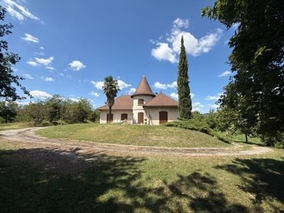 Maison - 220 m² - 7 pièces