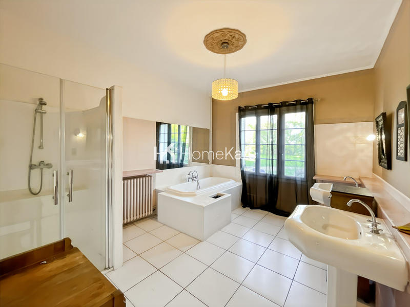 Maison - 327 m² - 7 pièces