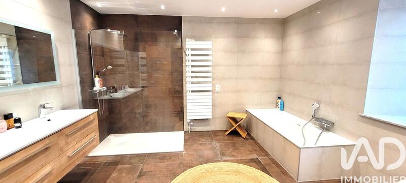 Maison - 179 m² - 6 pièces