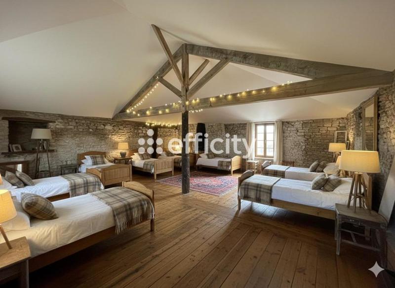 Maison en pierre - 147 m² - 8 pièces