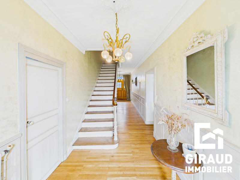 Maison - 208 m² - 7 pièces