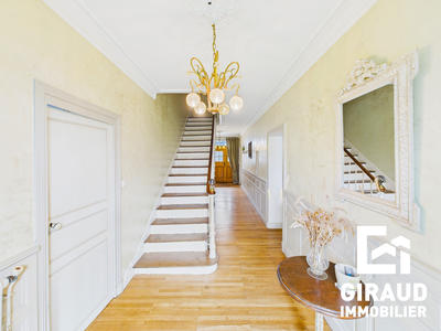 Maison - 208 m² - 7 pièces