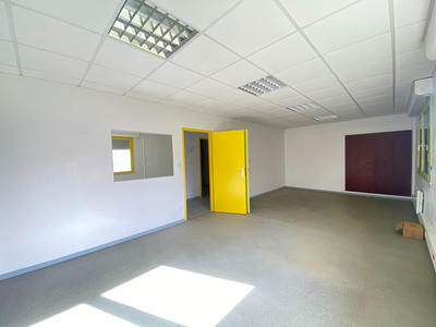 Local commercial - 390 m² - 1 pièce