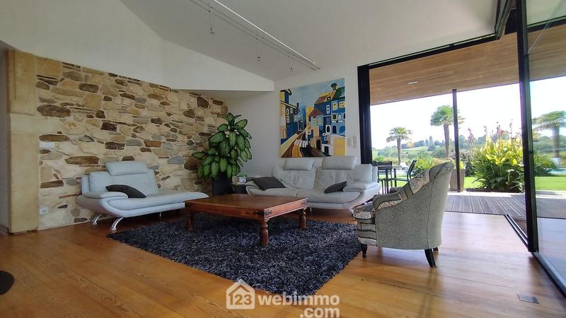 Maison - 180 m² - 7 pièces