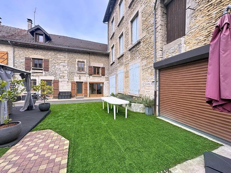 Maison - 180 m² - 5 pièces