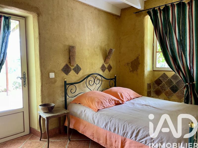 Maison - 470 m² - 11 pièces