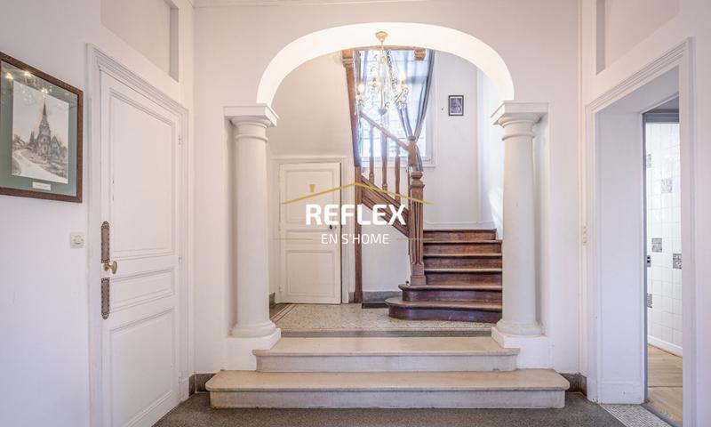 Maison - 317 m² - 12 pièces