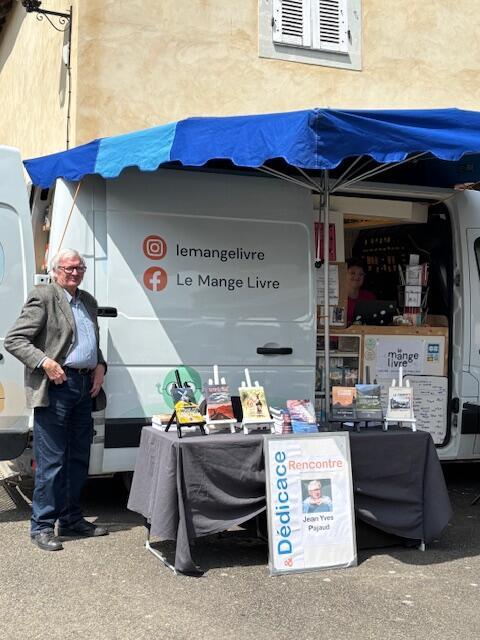 Livres en fête et peintres dans la cité