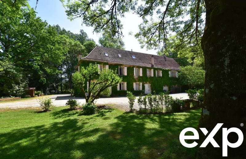 Maison - 340 m² - 10 pièces