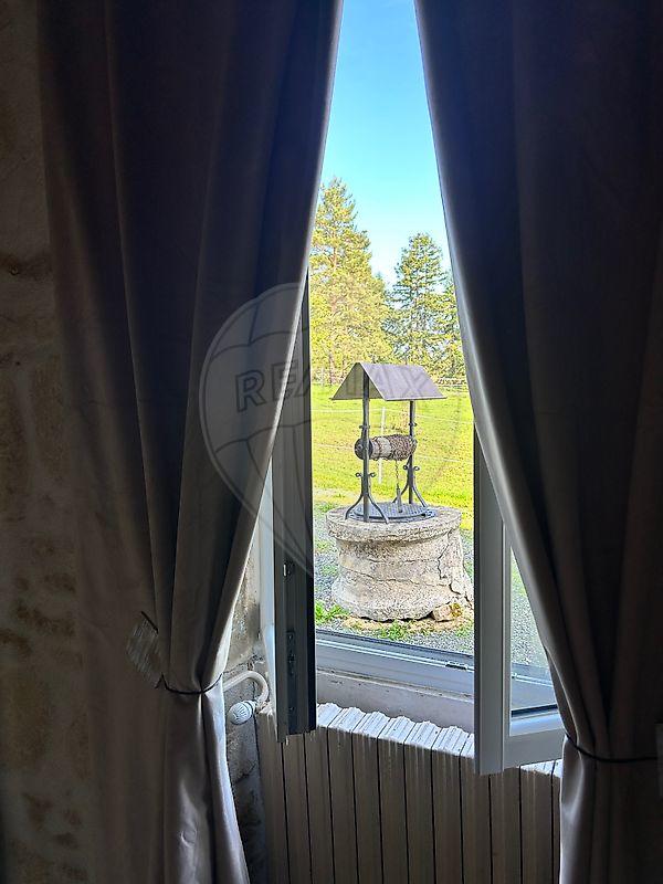 Demeure - 318 m² - 13 pièces