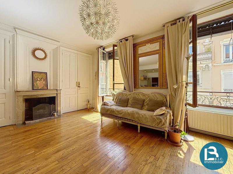 Appartement - 90 m² - 3 pièces