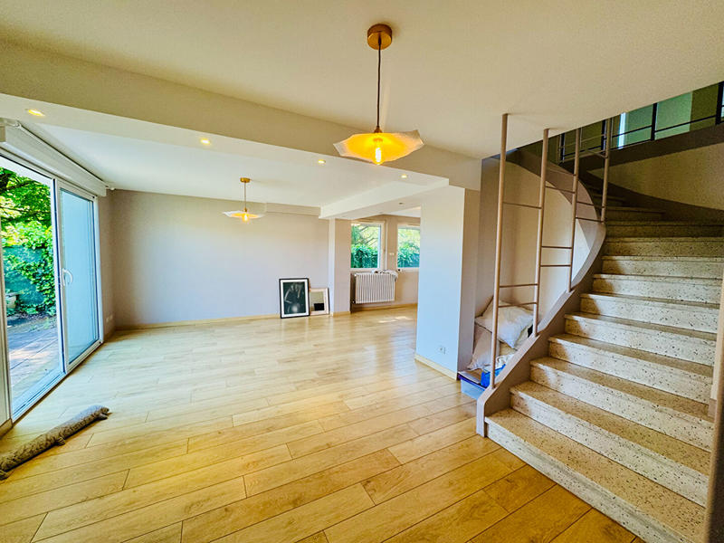 Maison - 165 m² - 9 pièces