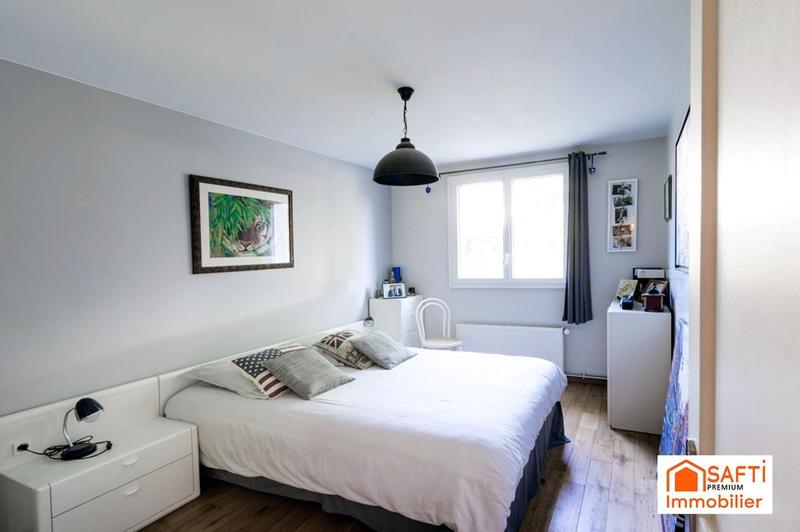 Maison - 182 m² - 9 pièces