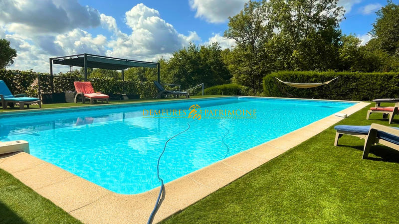 Maison - 208 m² - 7 pièces