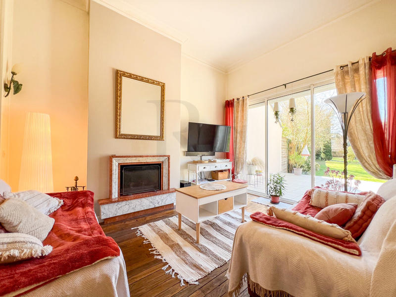 Maison - 236 m² - 10 pièces