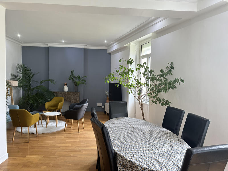 Appartement - 215 m² - 9 pièces