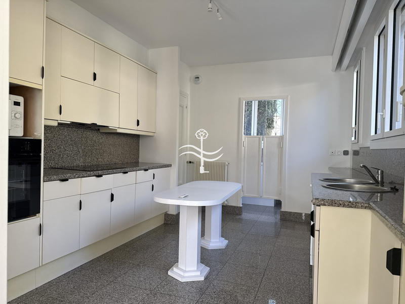 Maison - 219 m² - 7 pièces