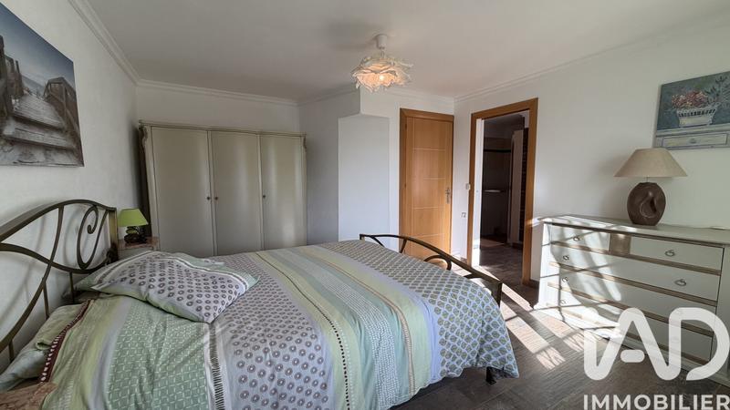 Maison - 300 m² - 9 pièces