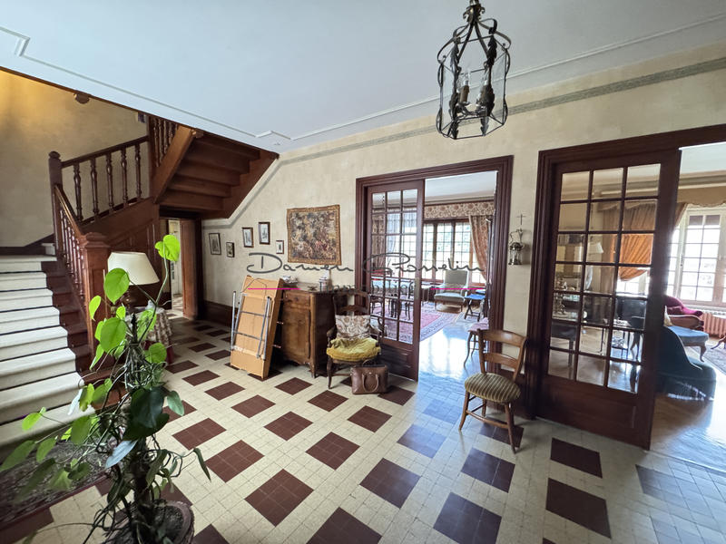 Maison - 316 m² - 9 pièces