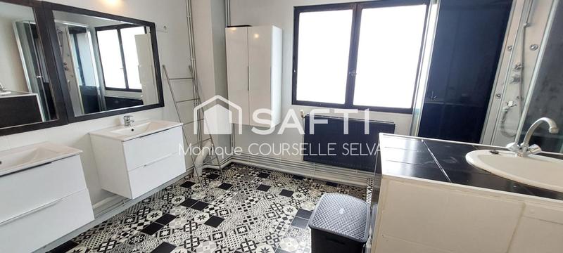 Maison - 221 m² - 11 pièces