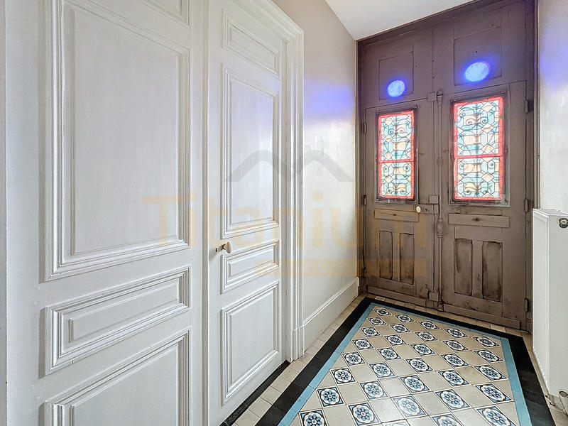 Maison - 280 m² - 11 pièces