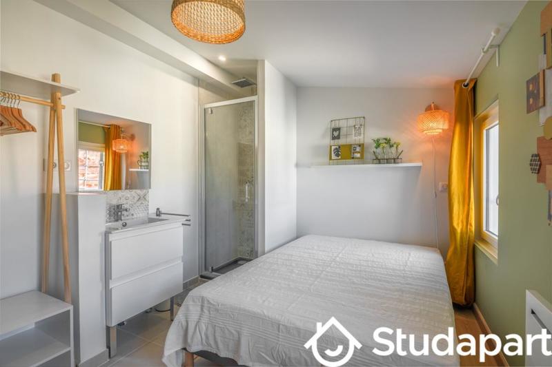 Chambre - 11 m² - 1 pièce