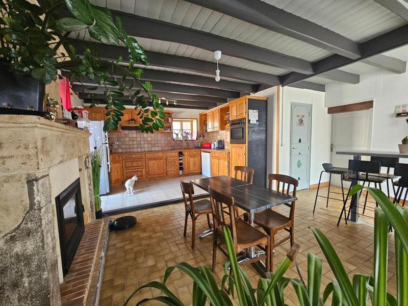 Maison - 202 m² - 6 pièces