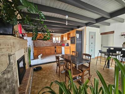 Maison - 202 m² - 6 pièces