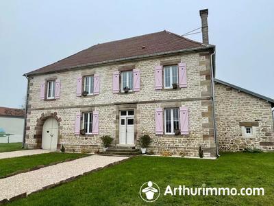 Maison - 220 m² - 8 pièces