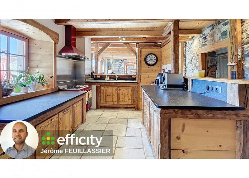 Maison - 300 m² - 12 pièces