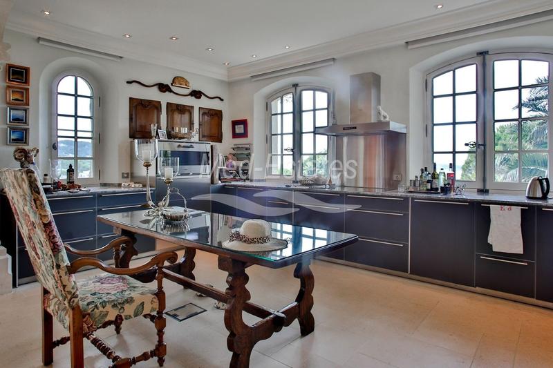 Demeure - 863 m² - 12 pièces