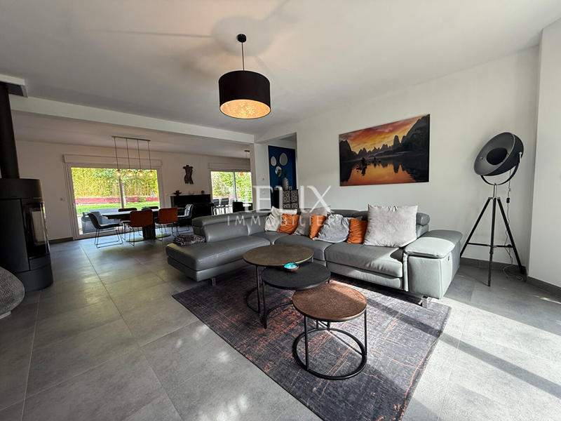 Maison - 200 m² - 6 pièces