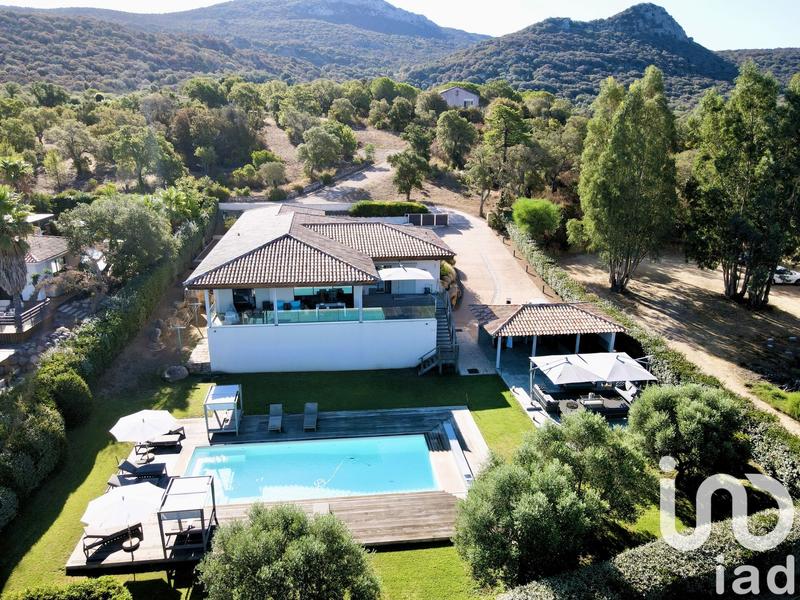 Maison - 243 m² - 5 pièces