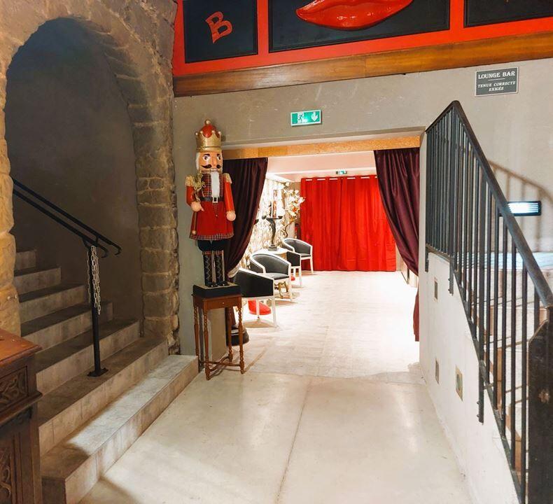 Local commercial - 393 m² - 12 pièces