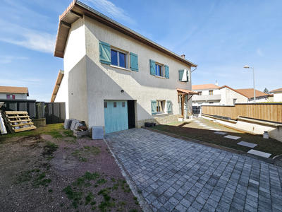 Maison - 90 m² - 5 pièces