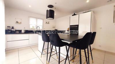 Maison - 219 m² - 6 pièces