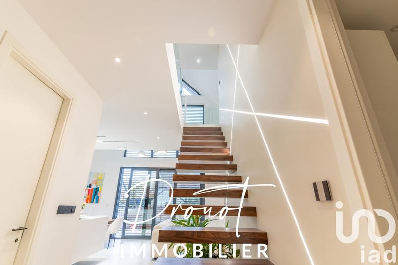 Maison - 226 m² - 8 pièces