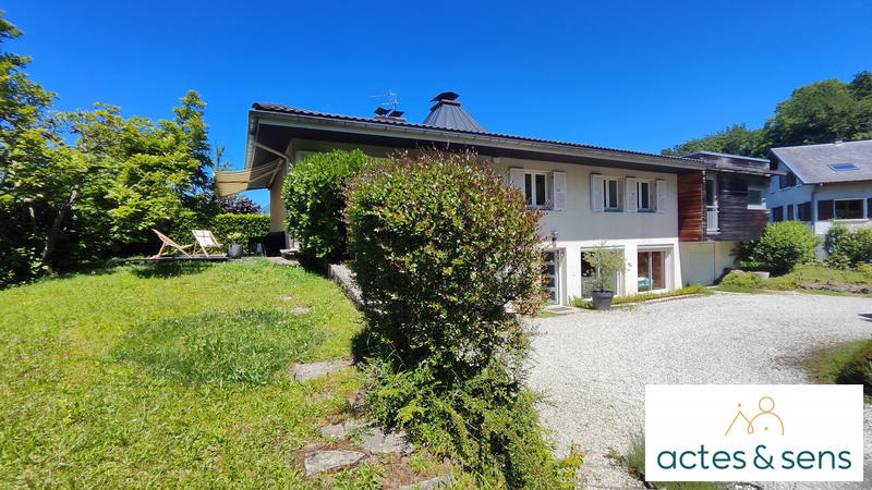 Maison - 215 m² - 10 pièces