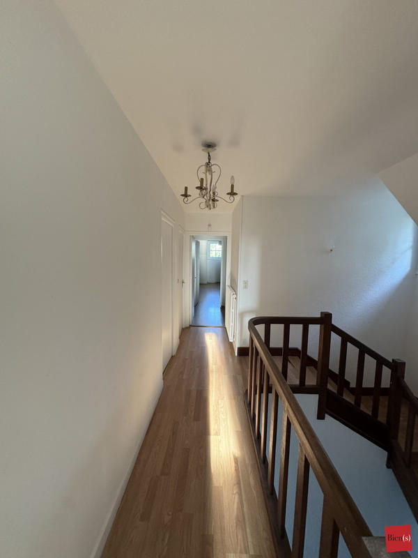 Maison contemporaine - 237 m² - 11 pièces