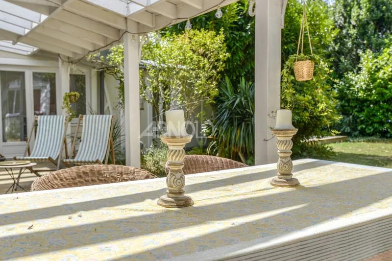 Maison - 200 m² - 10 pièces