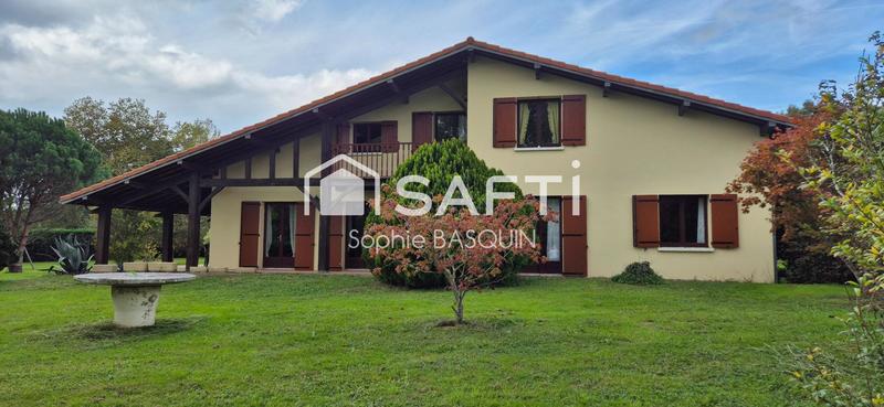 Maison - 210 m² - 8 pièces