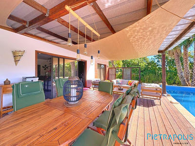 Villa - 222 m² - 7 pièces