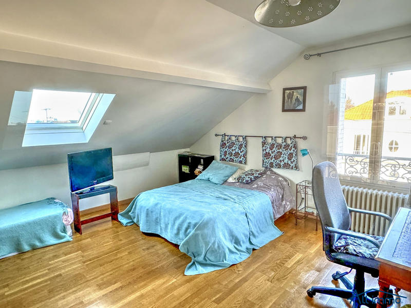 Maison - 208 m² - 10 pièces