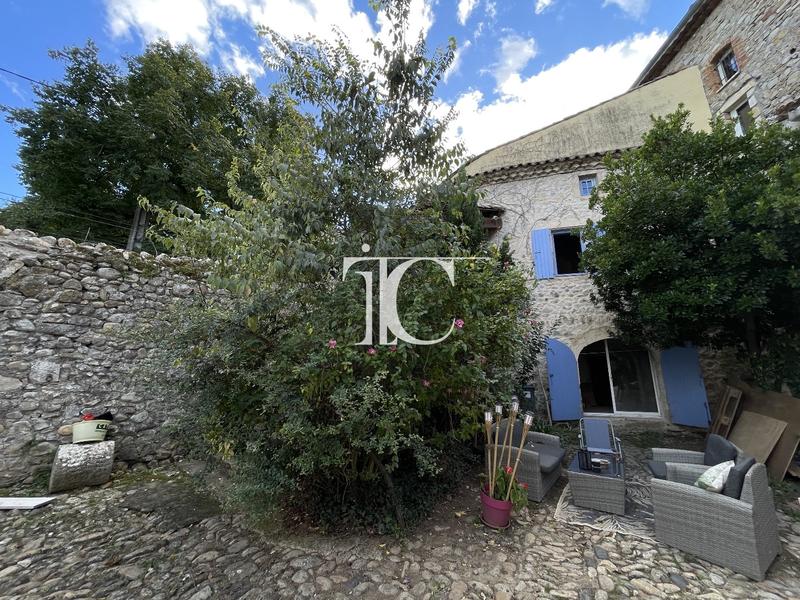 Maison en pierre - 188 m² - 7 pièces