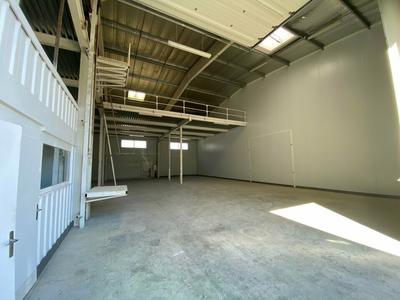 Entrepôt - 667 m²